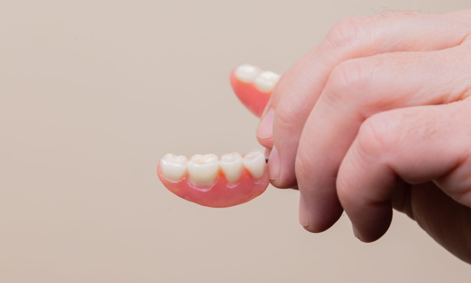 Prótese Total (Dentadura): Tipos, Adaptação e Cuidados Essenciais