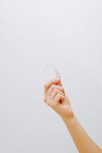 Como higienizar alinhadores transparentes: guia completo